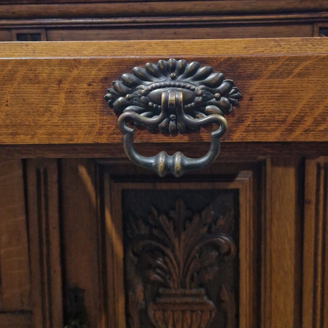 photo vinterior Victorian Oak Sideboard Carved Cabinet 3 Door 3 Drawer Ornate Side Cupboard
