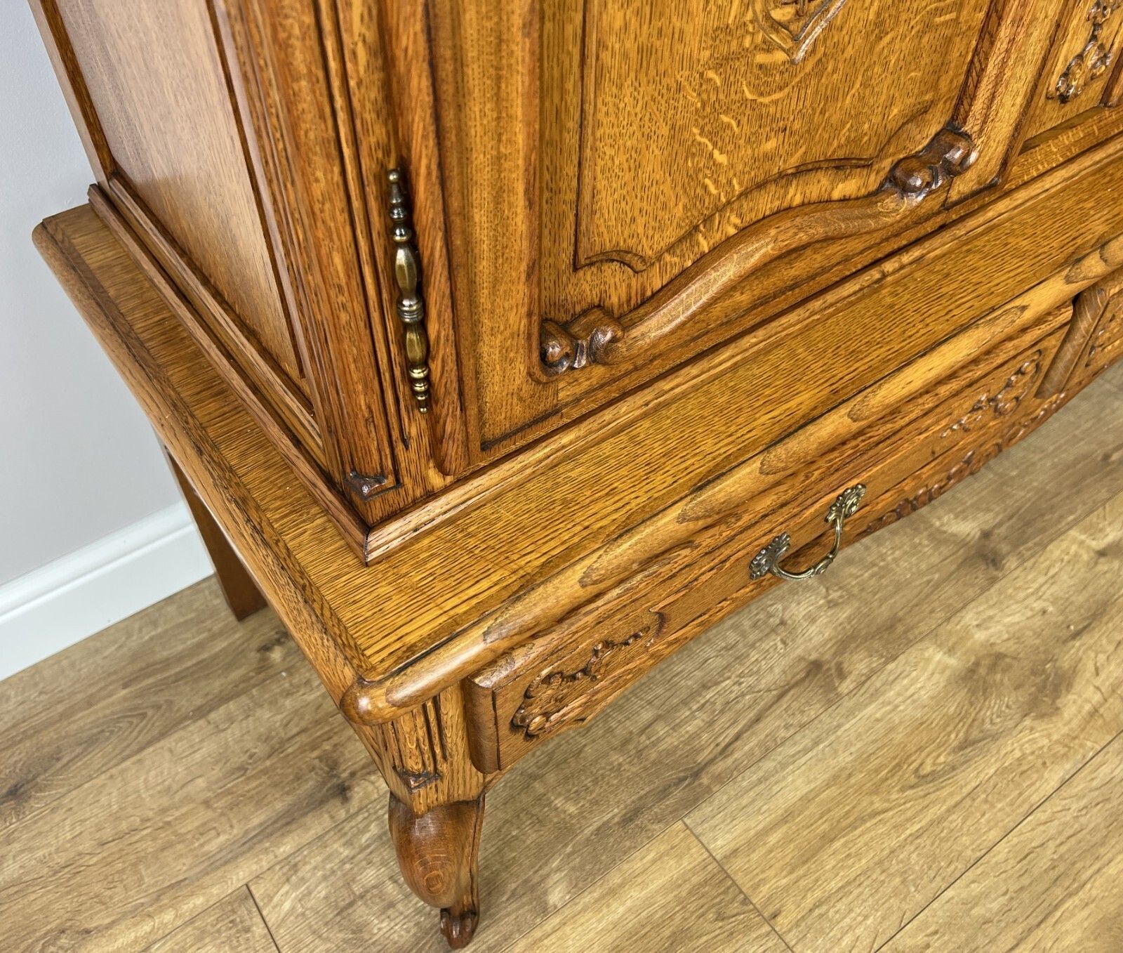 photo furniture Cabinet Vintage French Louis XVI Style Oak Carved Sideboard Display