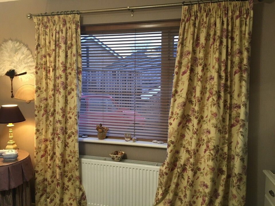 Laura Ashley Matching Pair Dress Curtains, Side Tablecloth & 2 X Cushion Covers