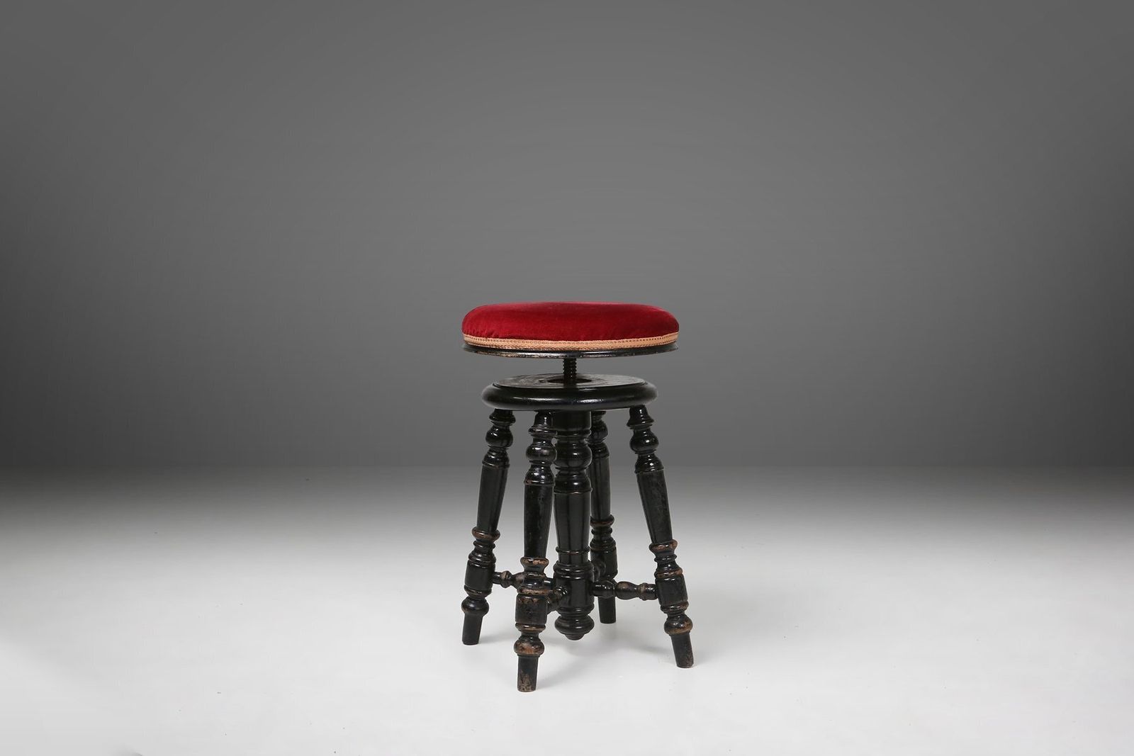Art Deco Piano Stool In Black Lacquered Wood With Red Velvet, 1920s