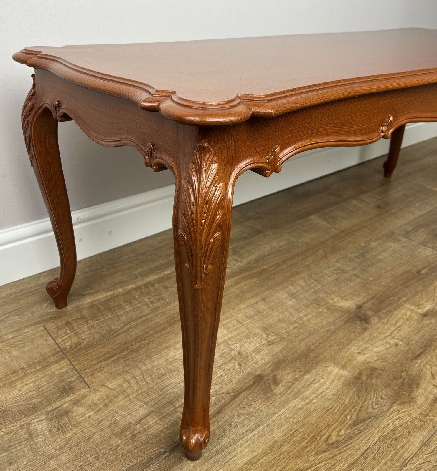 photo furniture Coffee Table Vintage French Louis Style Carved Coffee Table Lot 4969.