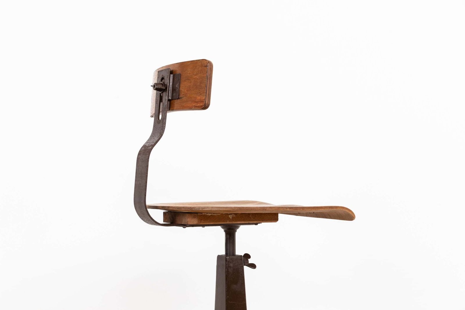 Vintage Industrial Singer Factory Machinist Chair photo 540.0