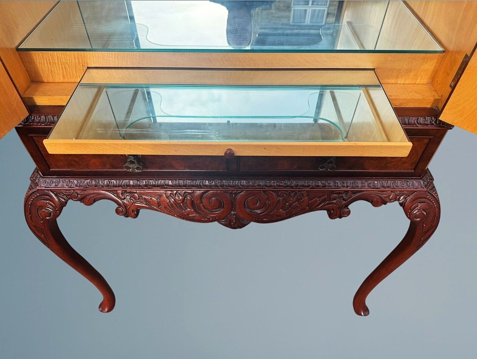 photo furniture Queen Anne Style Burr Walnut Cocktail Cabinet / Drinks Cabinet