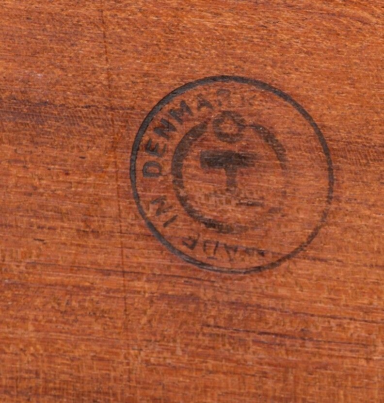 photo for sale Table danoise extensible et réversible pour jeux ou repas en palissandre et feutre, par Carlo Jensen pour Hundevad & Co, 1960.