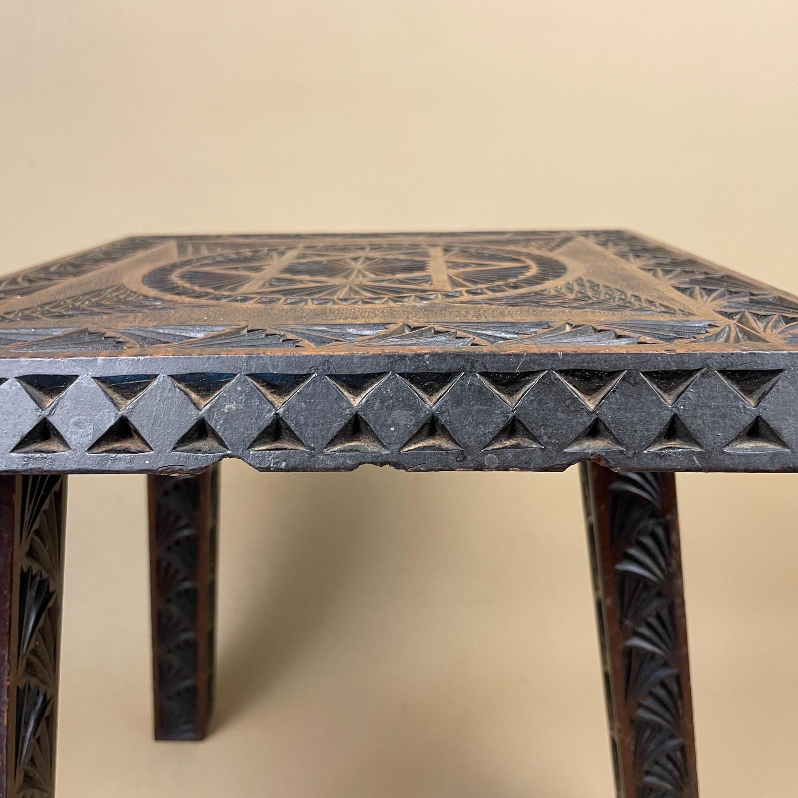 photo vinterior Hand Carved Wooden End Table Patterned Handcrafted Top Square Brown Table Vintage Decor Country Cottage Furniture Tripod Pattern 3 Legs Side