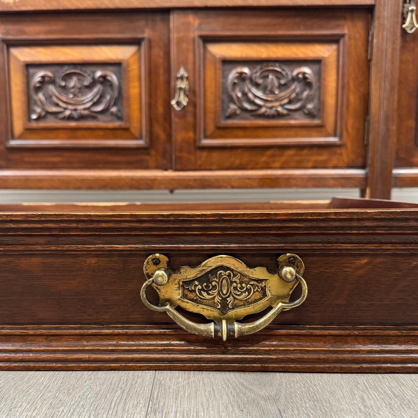 825.0 Antique 20th Century Fine Quality Edwardian Sideboard In Oak photo