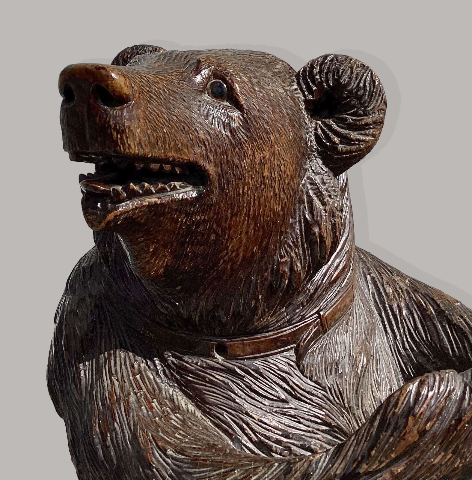 4950.0 A Charming C19th 'Black Forest' Carved Bear Stick / Umbrella Stand photo