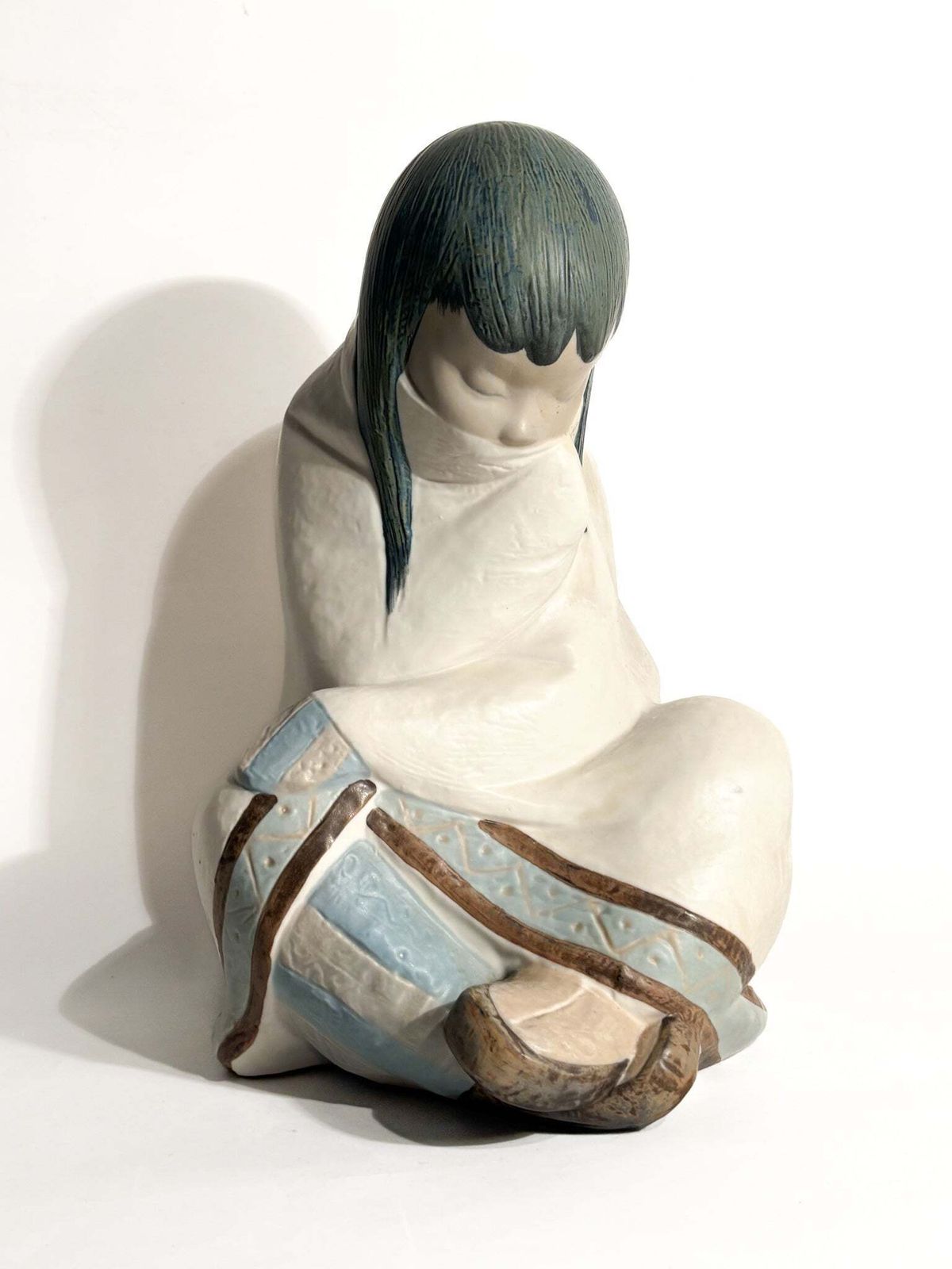 Stoneware Eskimo Sculpture By Juan Huerta For Lladró 1990s photo Art