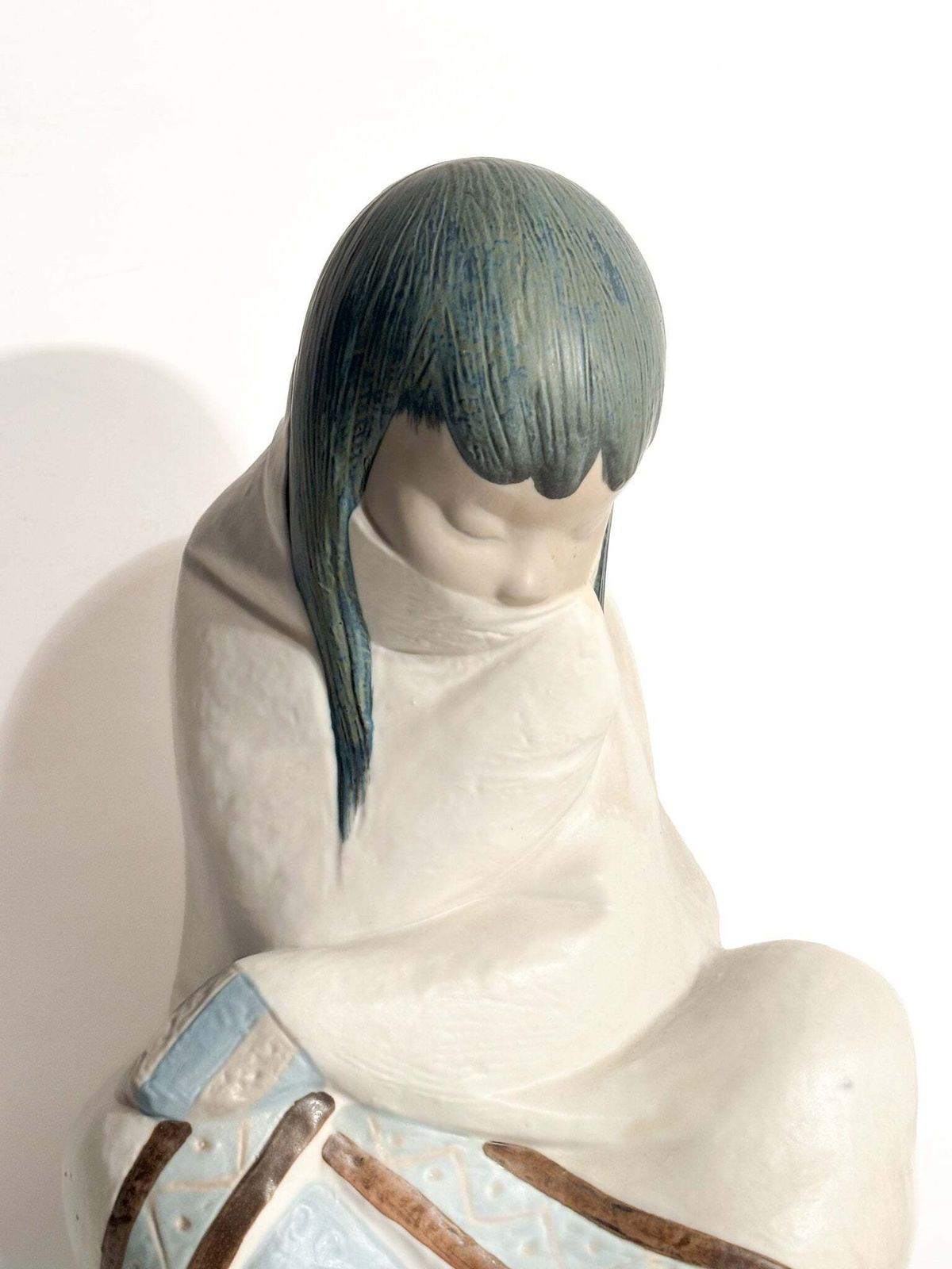 Stoneware Eskimo Sculpture By Juan Huerta For Lladró 1990s photo vinterior