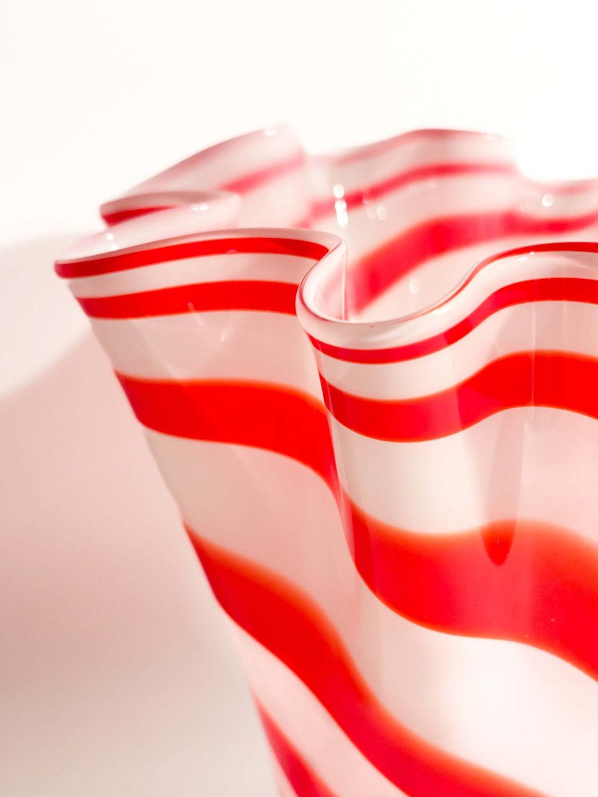 1980s White And Red Murano Glass Handkerchief Vase photo vinterior