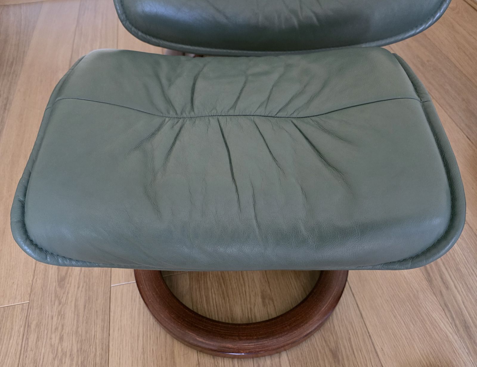 Ekornes Stressless 'Mayfair' (Large) Recliner With Footstool photo furniture