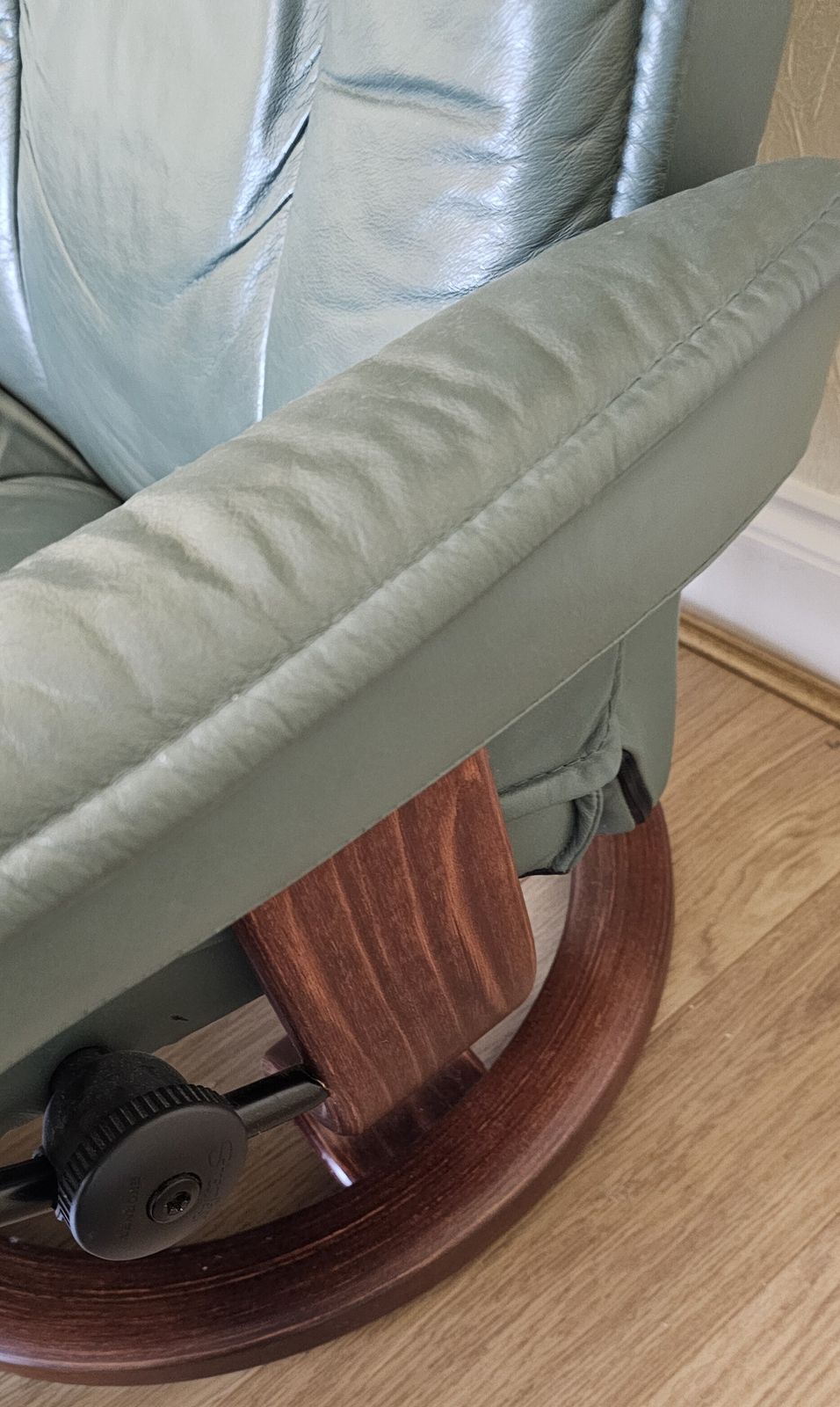 photo furniture Ekornes Stressless 'Mayfair' (Large) Recliner With Footstool