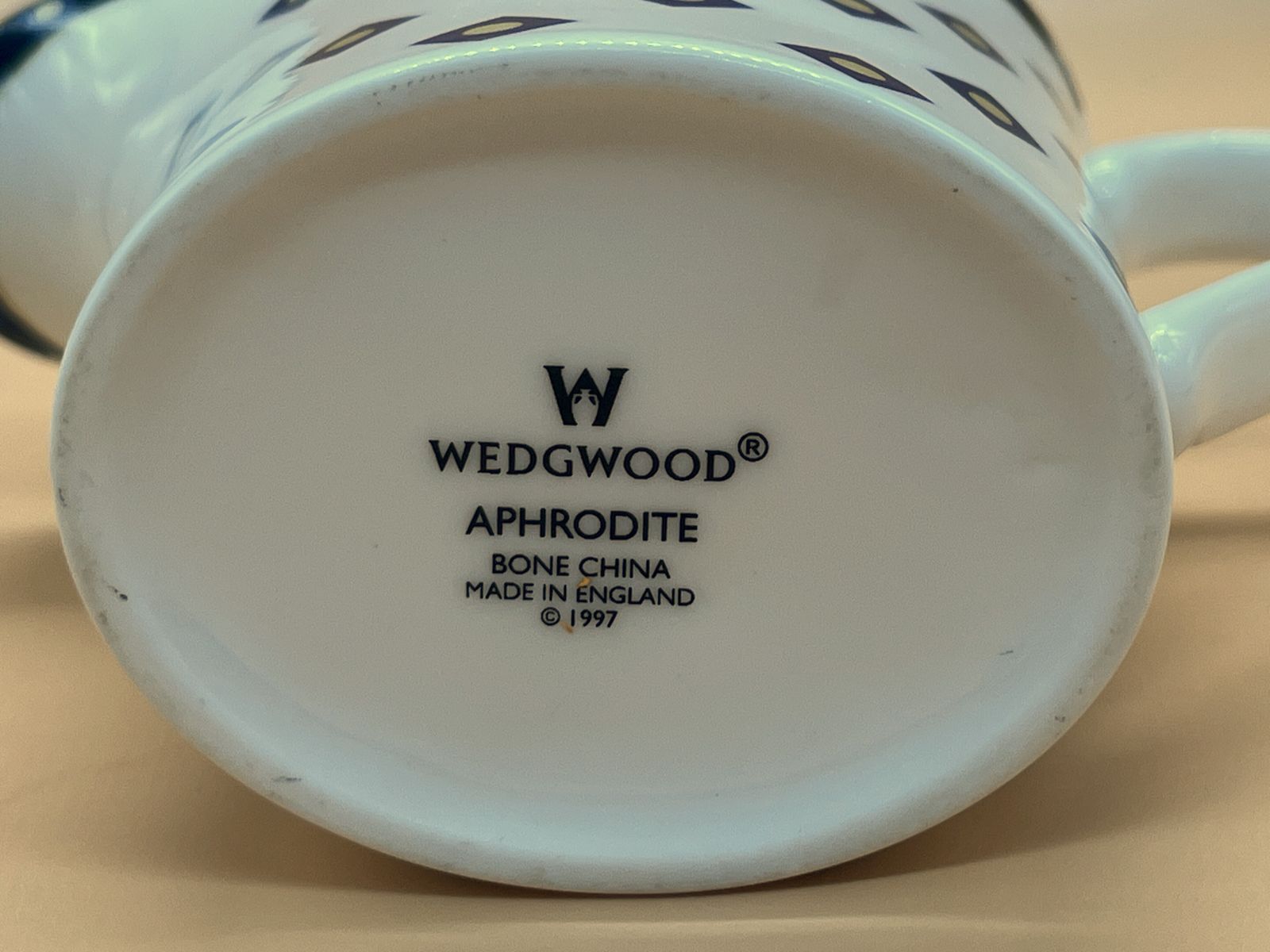 photo buy Wedgwood China Aphrodite Design Creamer And Covered Sugar Bowl Set.