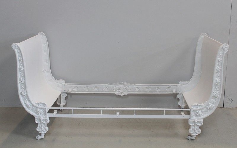 photo furniture Rest Bed In Cast Iron 20th