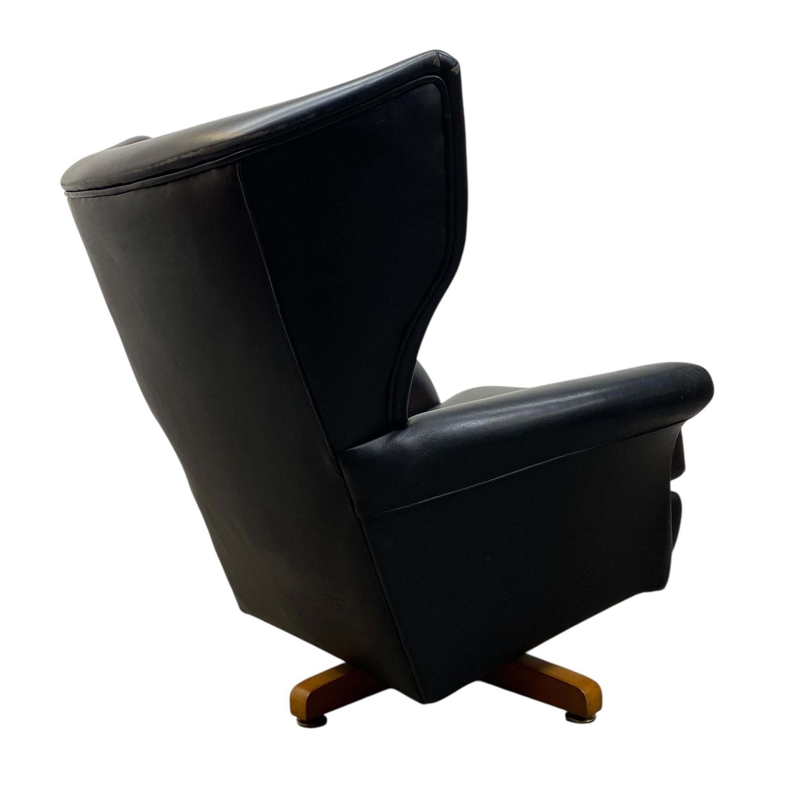 Vono "Model 6250 Style" Wing Back Swivel Chair. photo vinterior