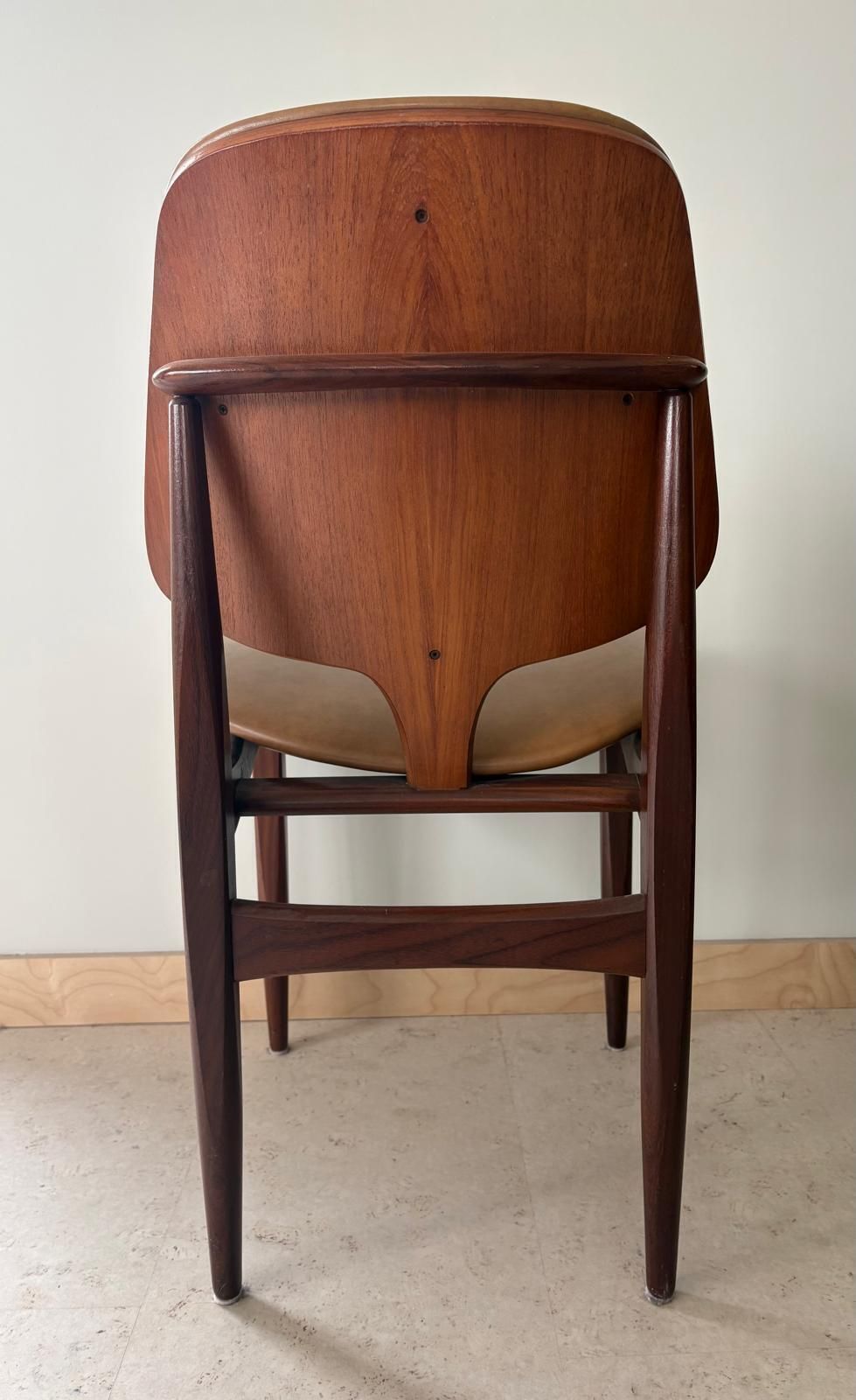 Pair Of Elliotts Of Newbury Teak And Leather Dining Chairs photo Furniture