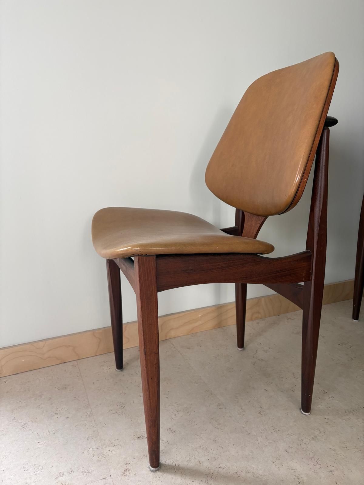 Pair Of Elliotts Of Newbury Teak And Leather Dining Chairs photo vinterior