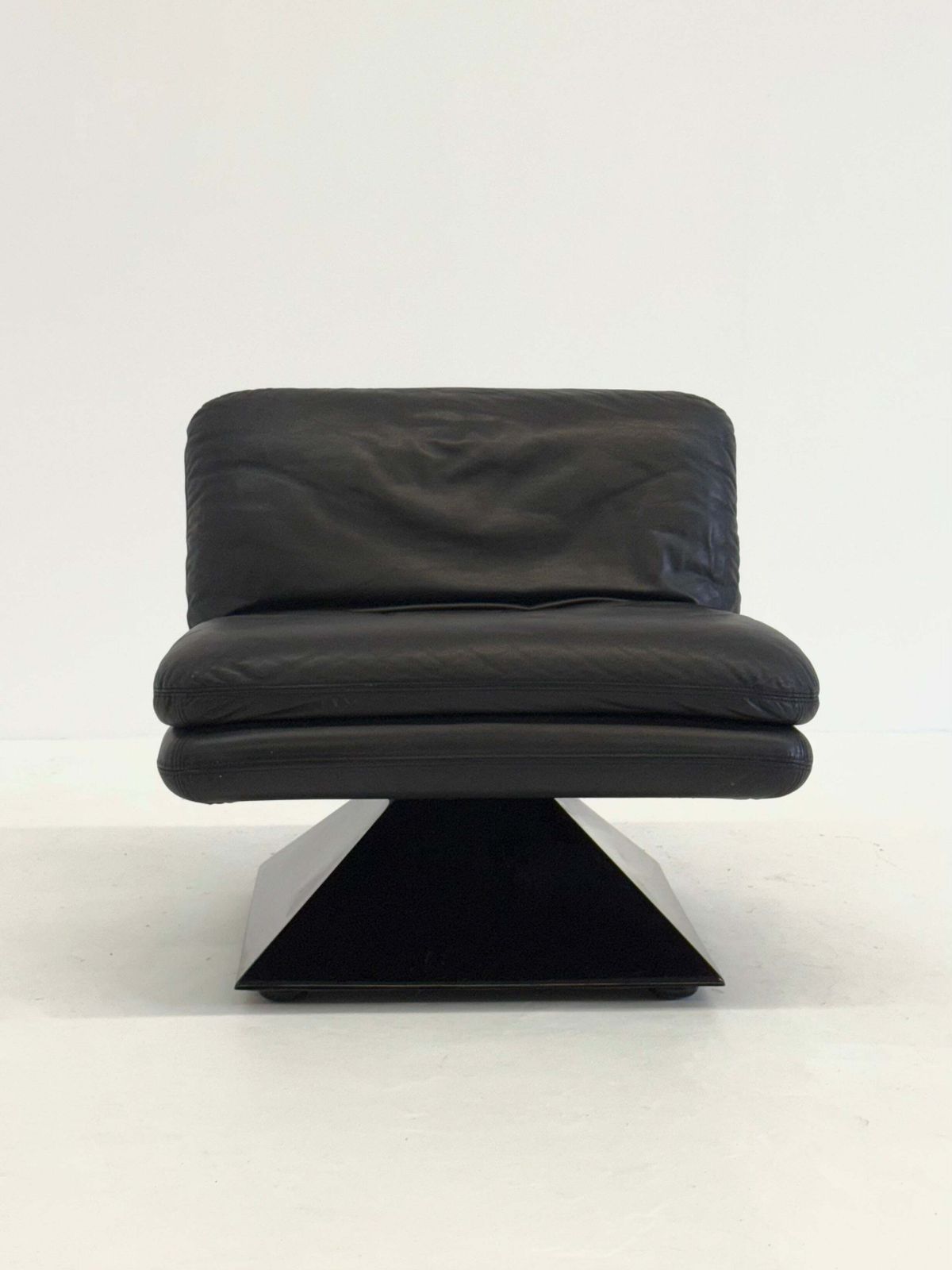 Armchairs By Hans Von Klier For Giuseppe Rossi Di Albizzate photo vinterior