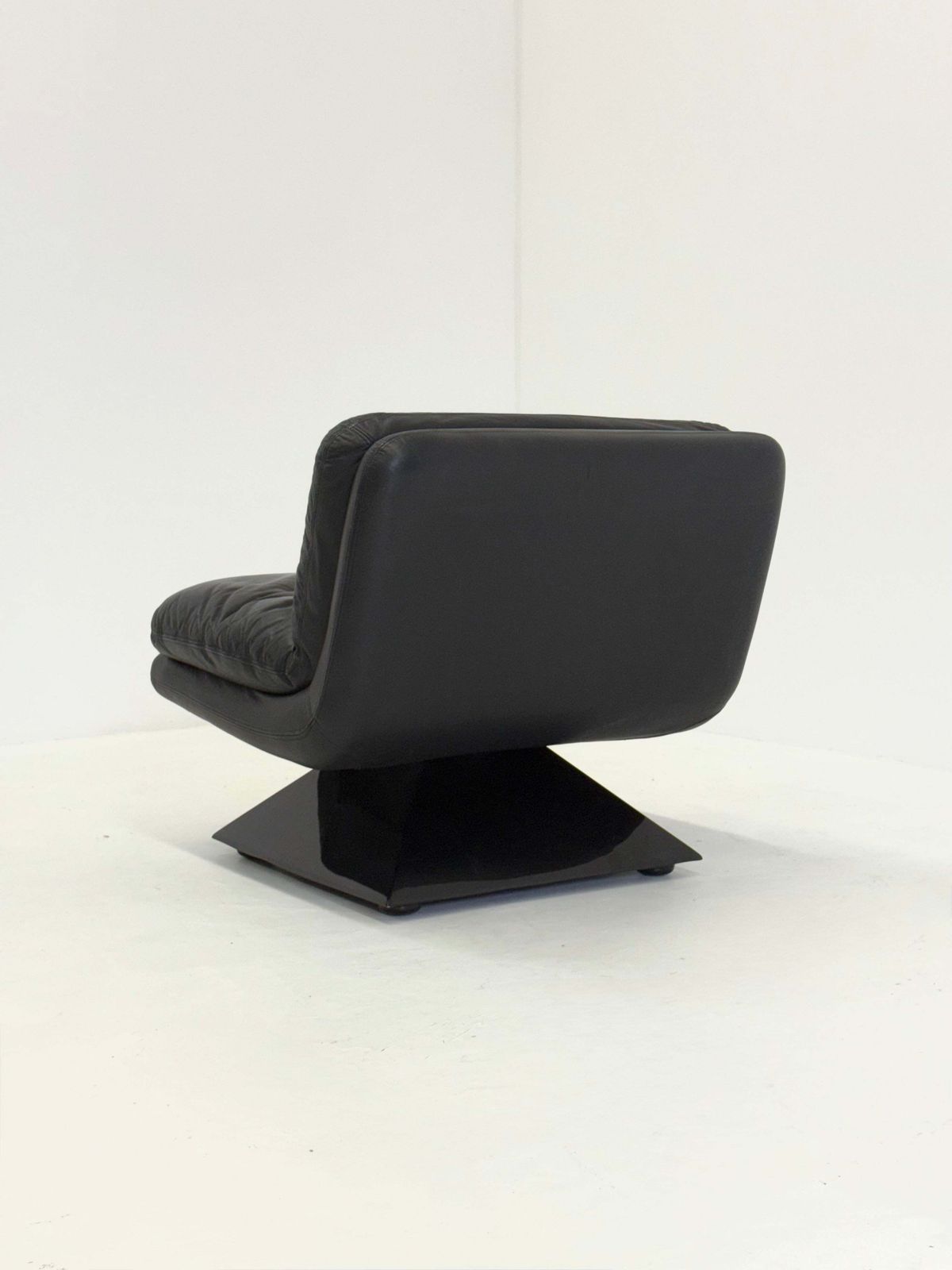Furniture Armchairs By Hans Von Klier For Giuseppe Rossi Di Albizzate photo