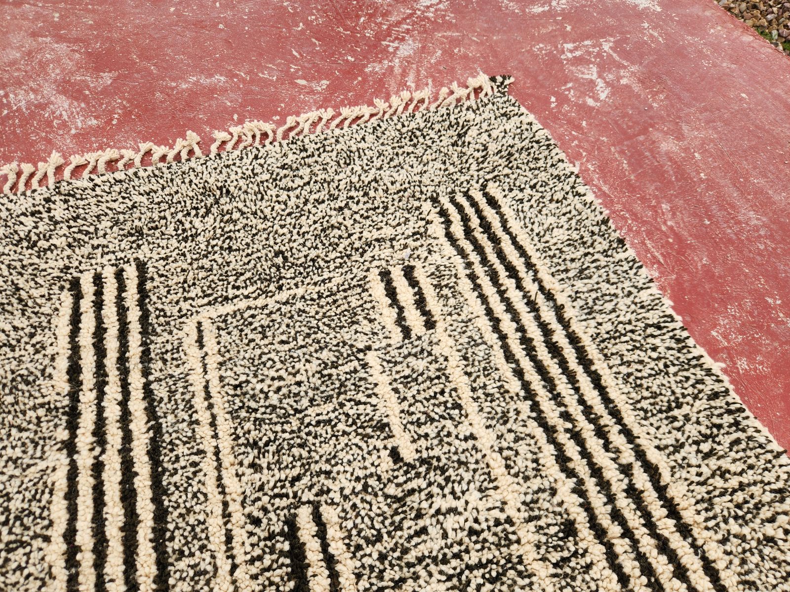 Handcrafted Beni Ouarain Moroccan Rug 236x152cm – Premium Wool Berber Carpet photo vinterior