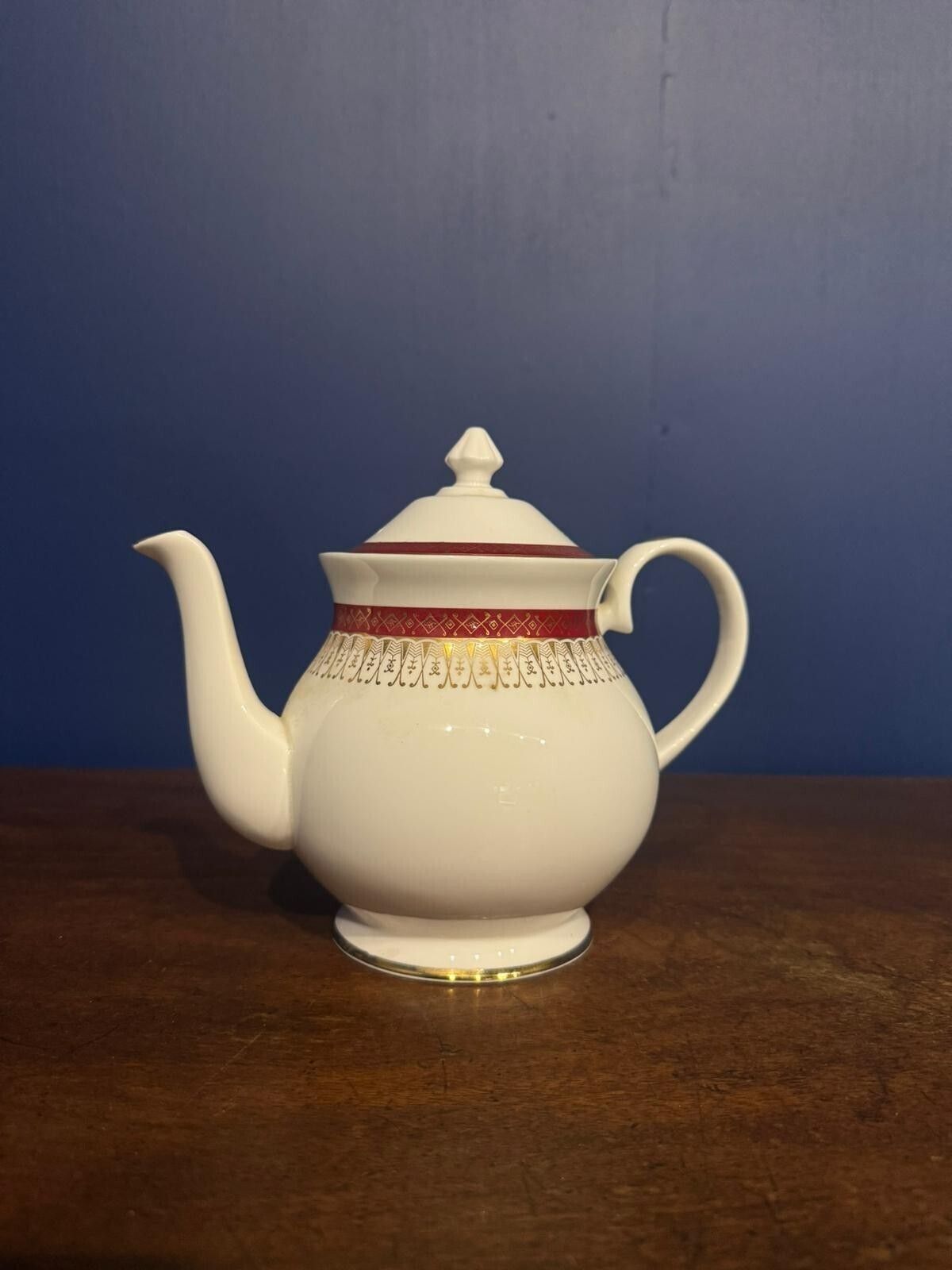 Royal Grafton Majestic Red 104 Pieces Fine Bone China Set English Vintage. photo buy