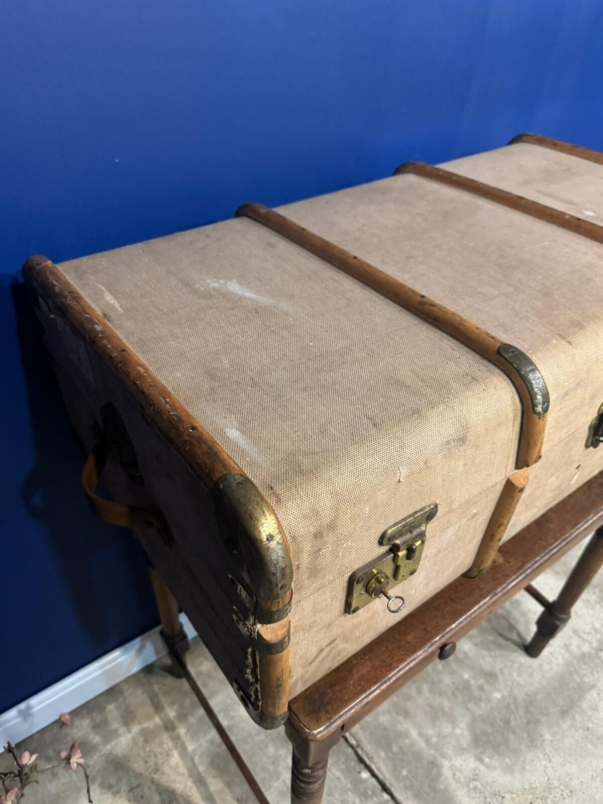photo furniture Antique Suitcase Wood And Canvas Gentlemen's Vintage Prop Art Deco Classic Carg