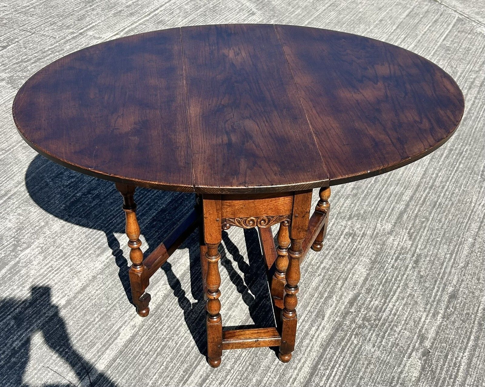 photo furniture English Oak Chingford Titchmarsh & Goodwin Style Gateleg Dropleaf Dining Table