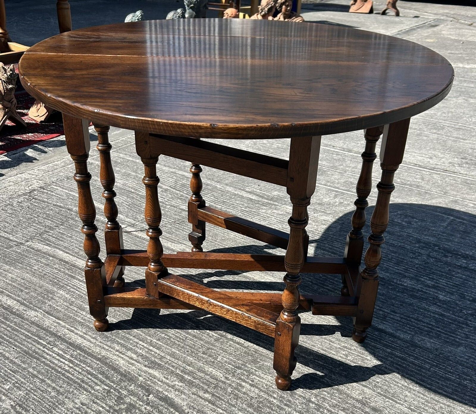 photo vinterior English Oak Chingford Titchmarsh & Goodwin Style Gateleg Dropleaf Dining Table