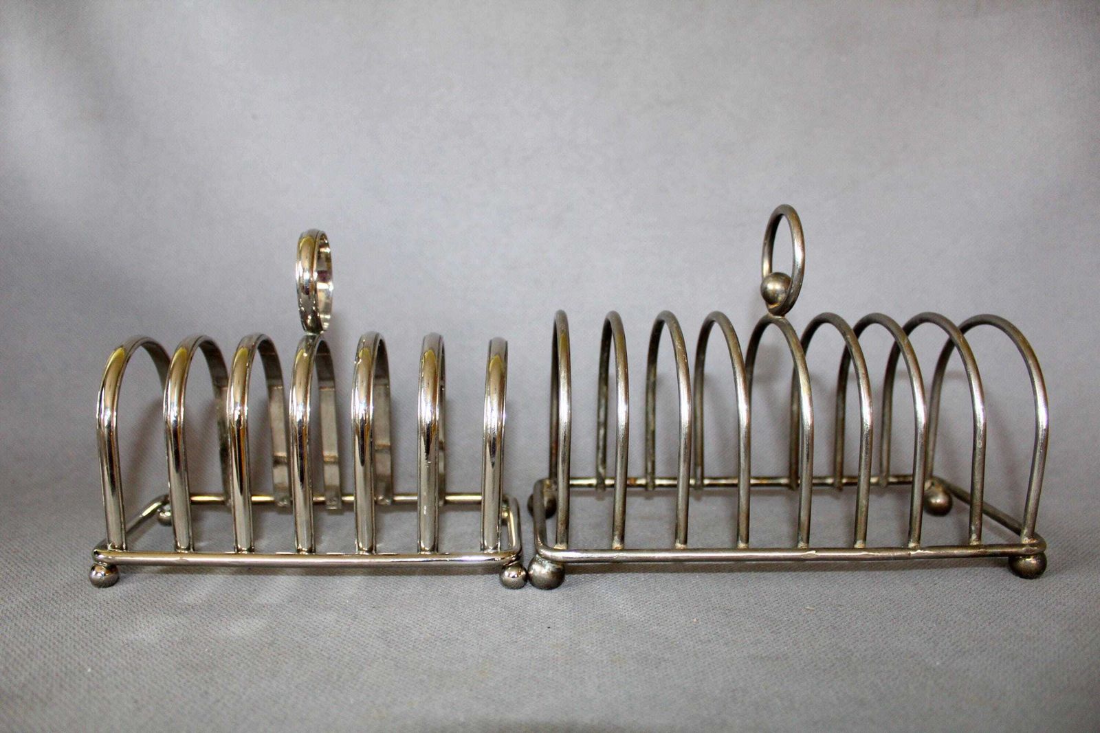 Set Van 2 Vintage Verzilverde En Chromen Toastrekken, Voor 6 En 8 Sneetjes, Geschikt Als Toastrек, Servethouder, Bordhouder Of Bureauorganizer photo Woonaccessoires