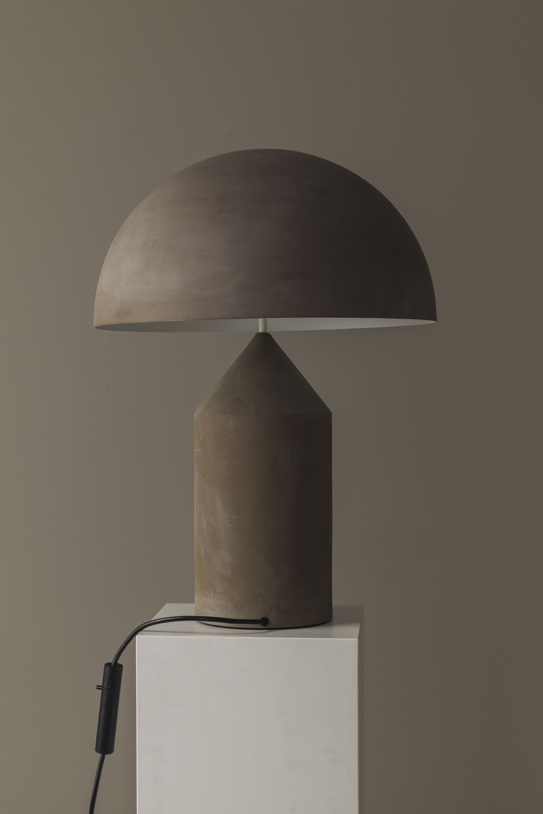 photo furniture Rare First Edition Atollo Table Lamp By Vico Magistretti For Oluce, Italy 1977