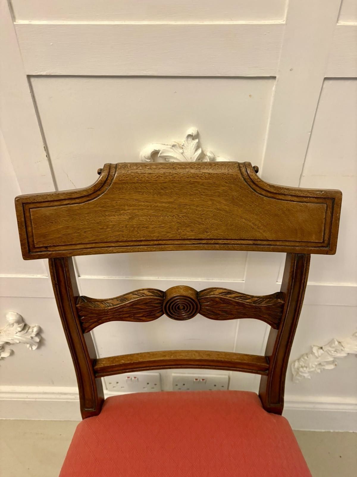 photo vinterior Antique 19th Century Set Of 12 Mahogany Dining Chairs Including 2 Carvers
