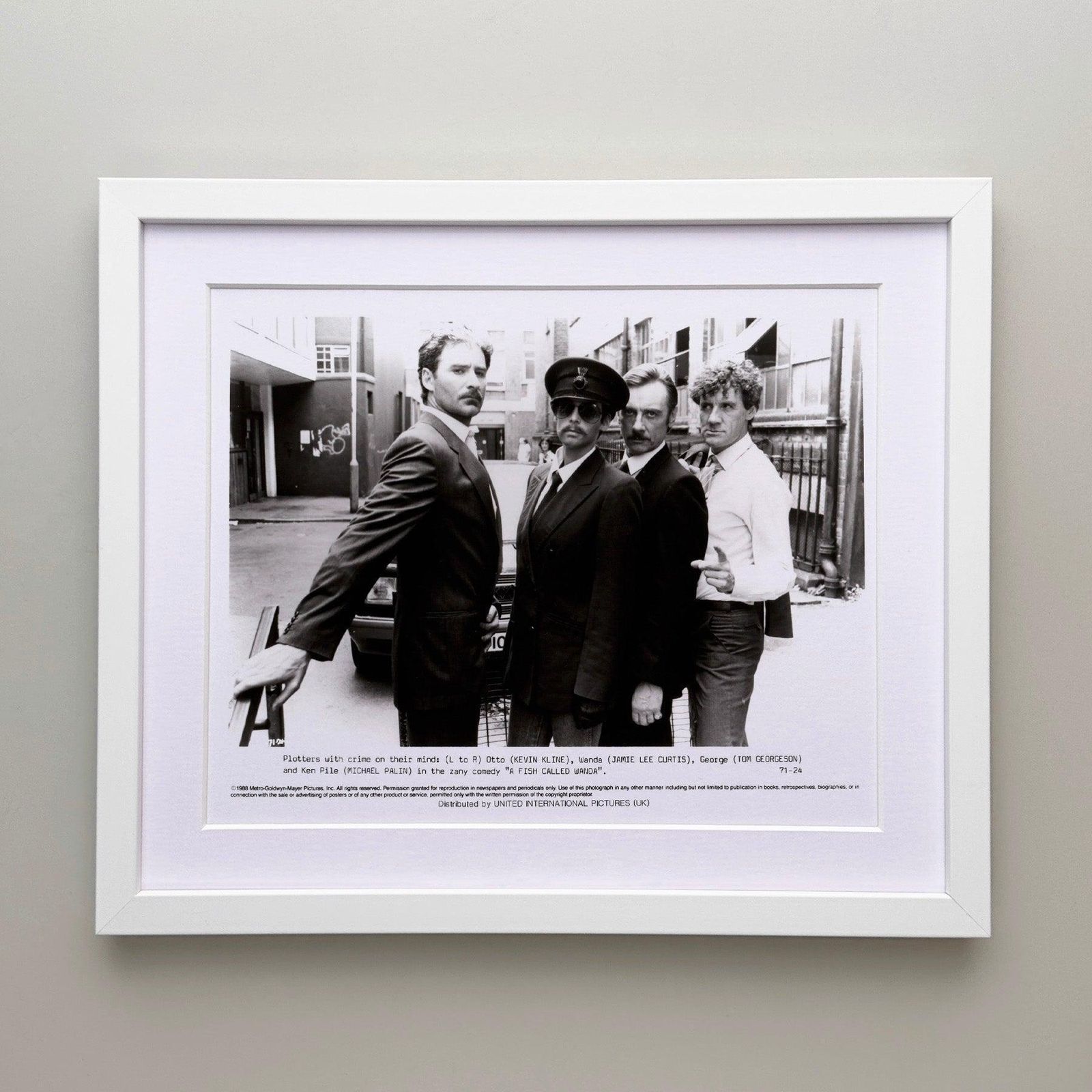 Photo de presse « A Fish Called Wanda » 1988, encadrée photo for sale