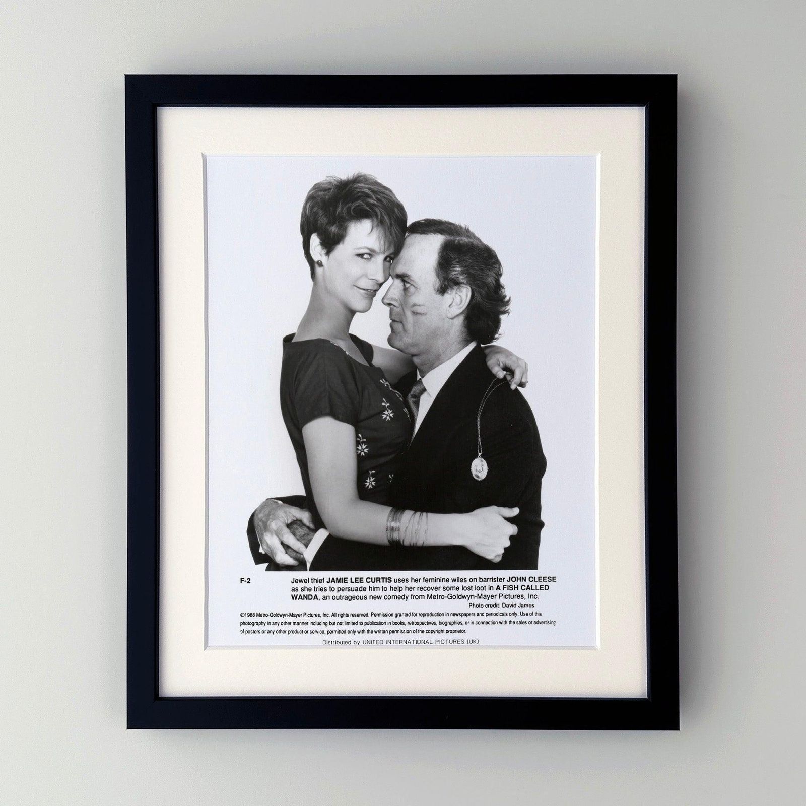 A Fish Called Wanda 1988 Press Publicity Still, ingelijst photo furniture