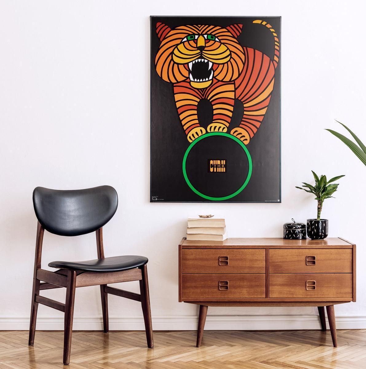 Affiche de cirque polonais Cyrk Tiger On Hoop R1979, par Hubert Hilscher photo furniture