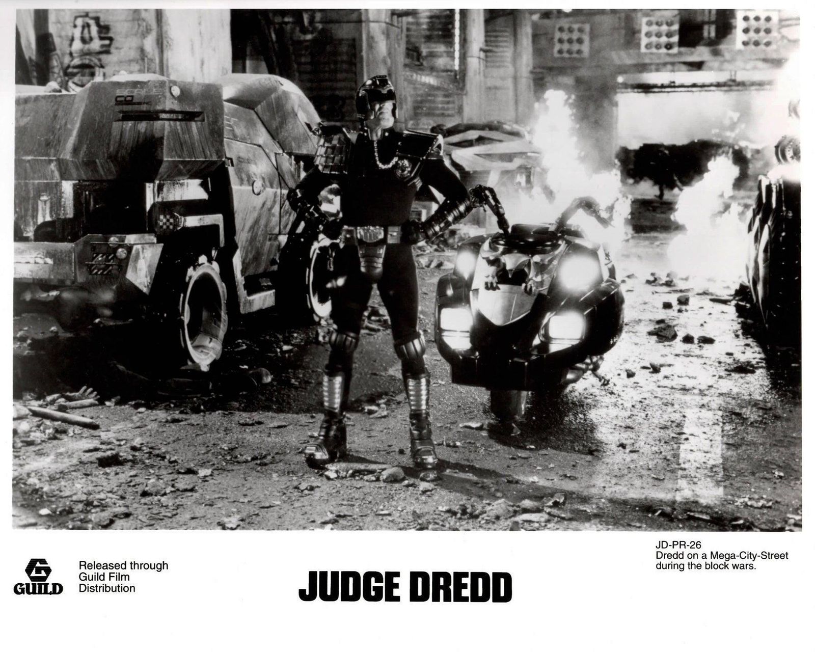 Photo de presse du film Judge Dredd (1995), encadrée photo vinterior
