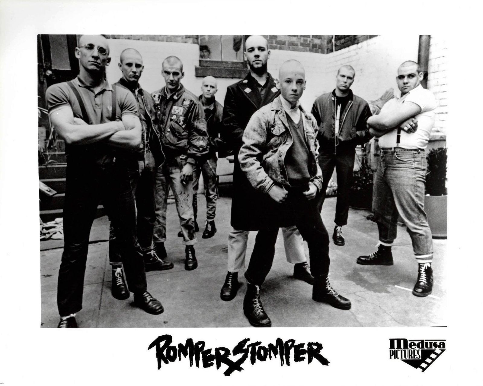 Photo de presse du film Romper Stomper (1992), encadrée photo vinterior