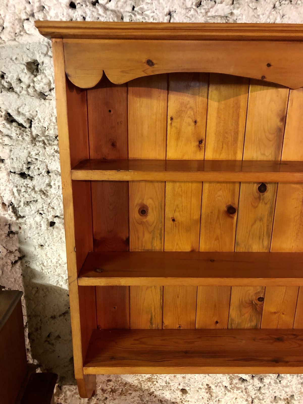 photo vintage Handsome Set Of Vintage Pine Shelves