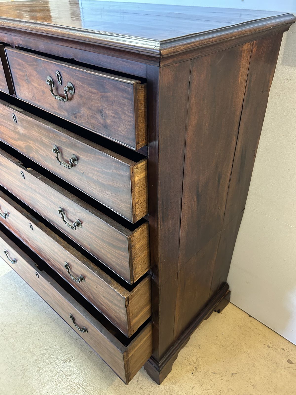photo vinterior Early Victorian Two Piece Mahogany Chest Of Drawers