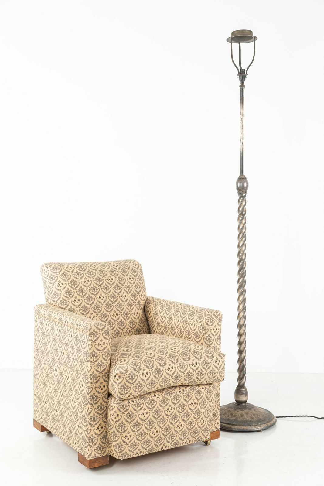 2700.0 Antique Howard & Sons 'Oslo' Armchair photo