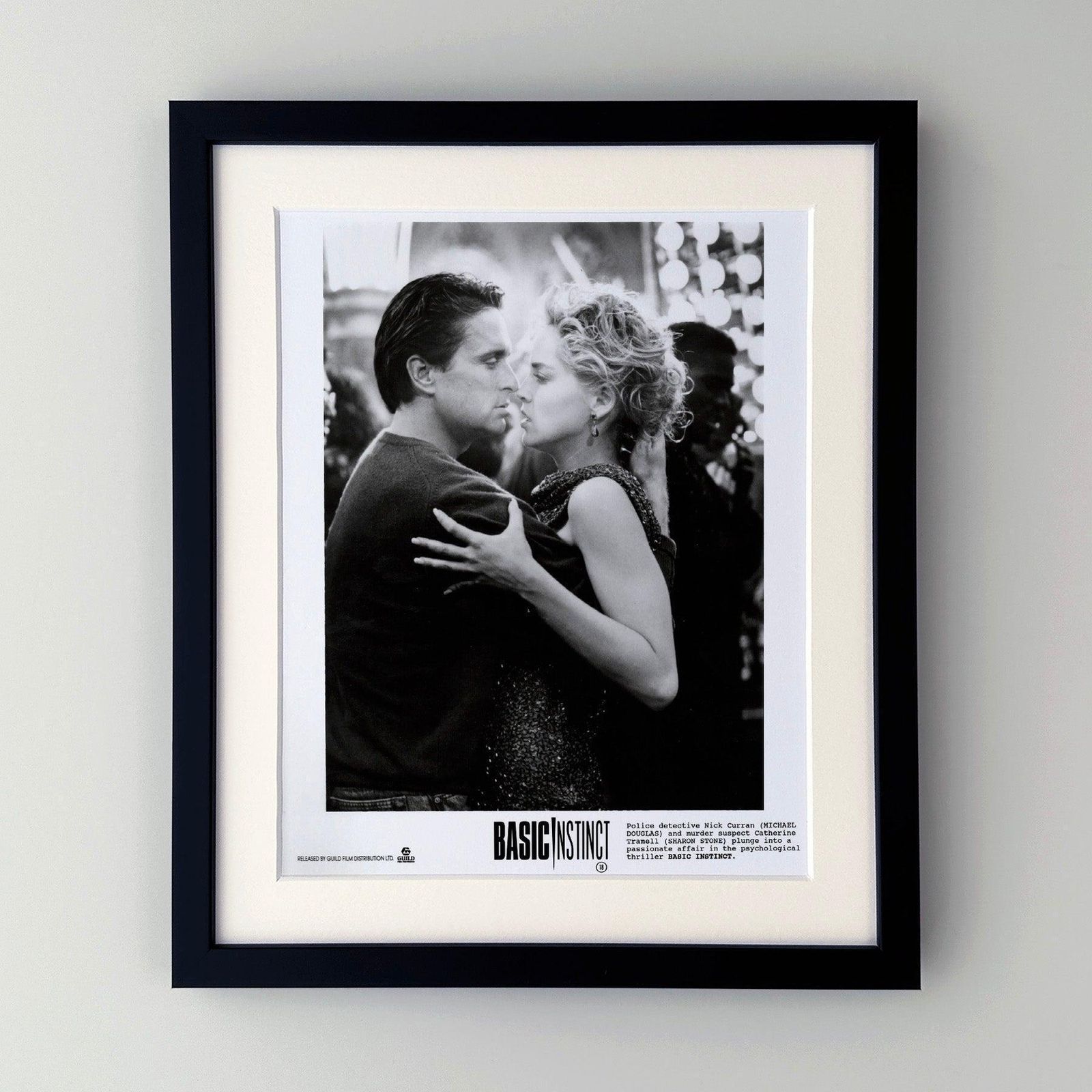 Photo de presse du film Basic Instinct (1992), encadrée photo furniture