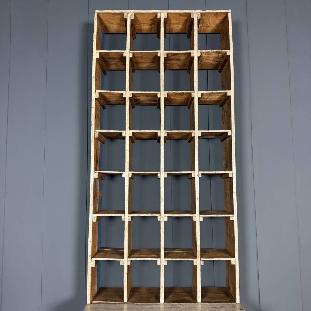 Meubels Grote Oude Industriële Houten Werkplaatskast Met Vakken photo