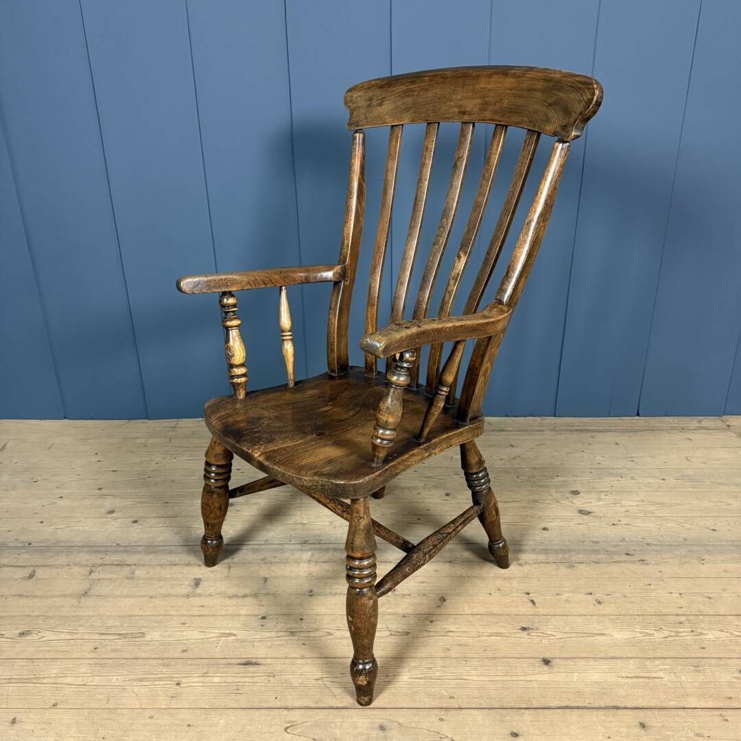 Bruine Engelse Windsor Fauteuil Met Hoge Rug photo for sale