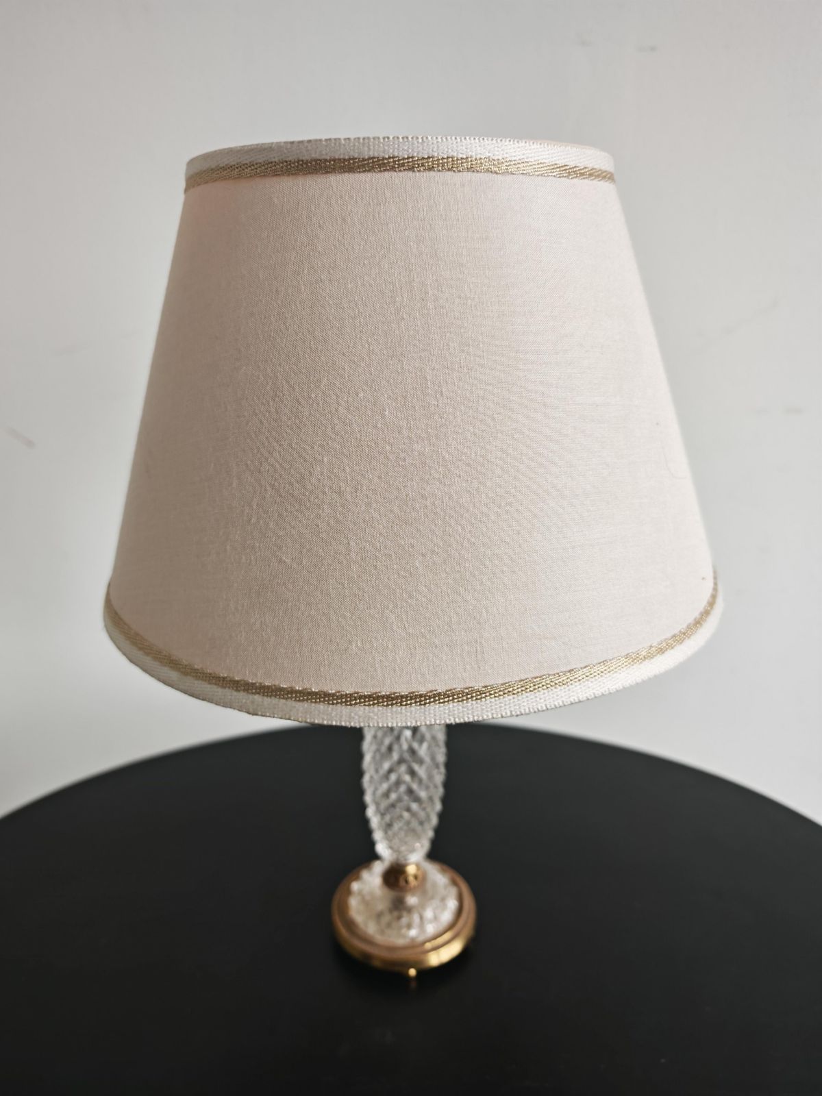 photo furniture Pair Of Late Arf Deco Table Lamps In Cut Crystal And Bronze, France 1940s