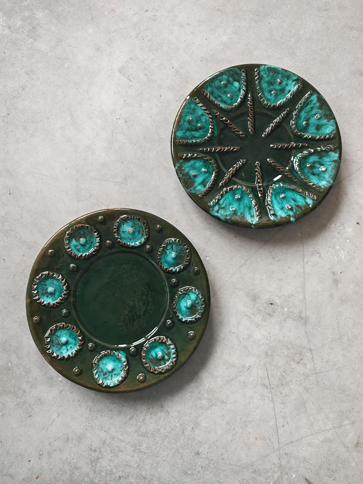 Pair Of Mid Century Modern Oyster Plates In Green And Turquoise, France 1970s photo furniture