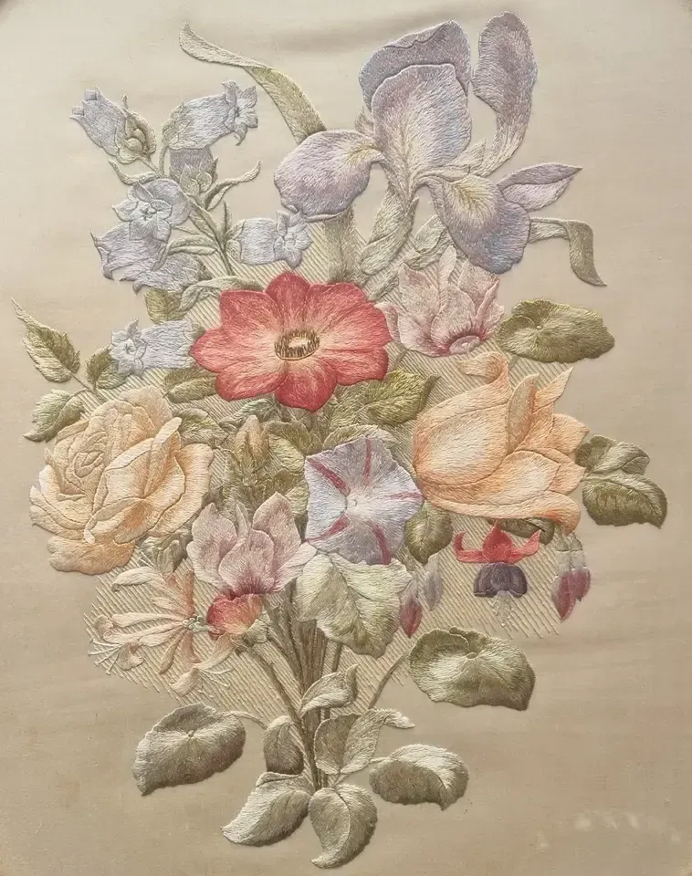 Early 20th Century Silk Embroiderd Flowers Round Gilt Frame 61 Cm Needlework photo furniture