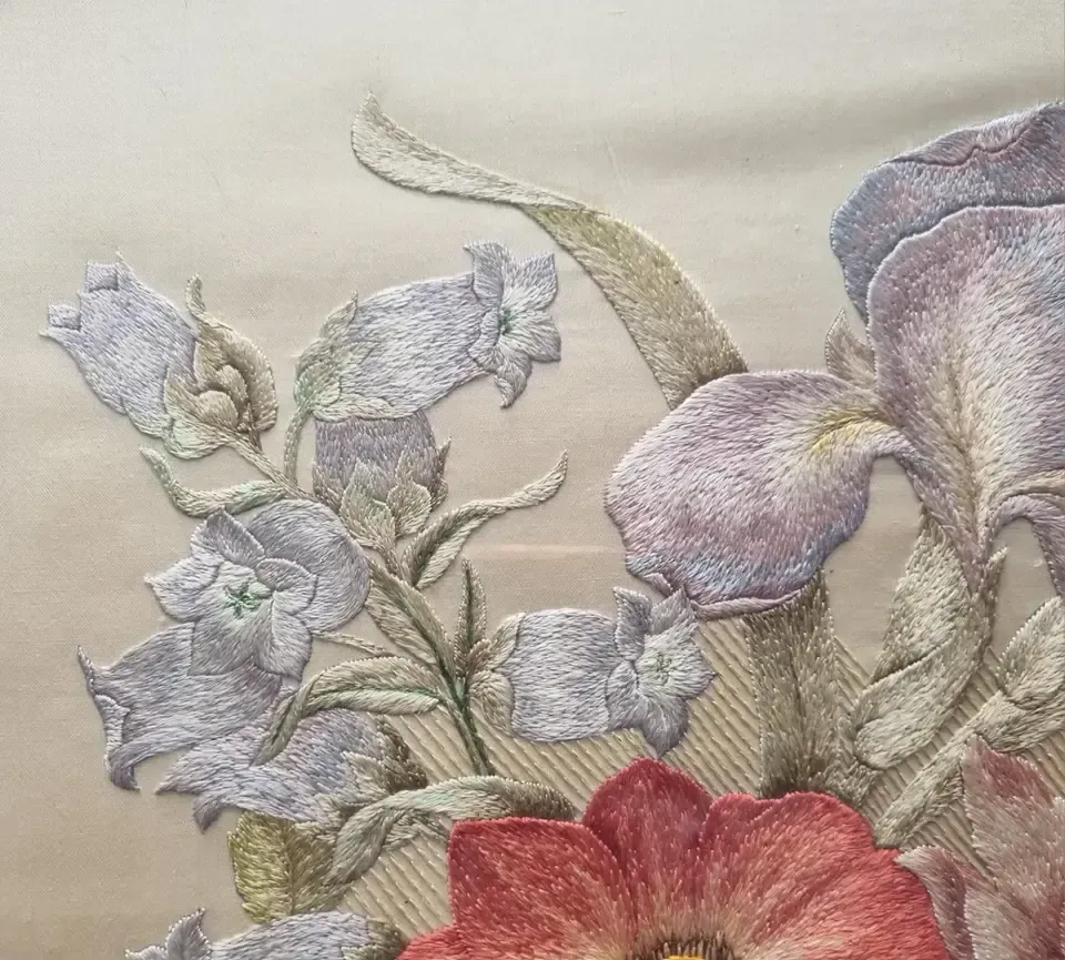 Early 20th Century Silk Embroiderd Flowers Round Gilt Frame 61 Cm Needlework photo 165.0