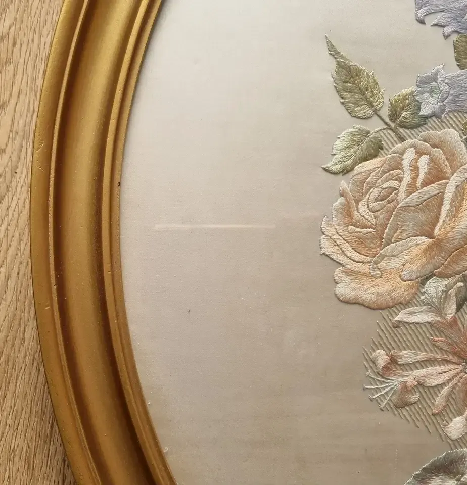 165.0 Early 20th Century Silk Embroiderd Flowers Round Gilt Frame 61 Cm Needlework photo