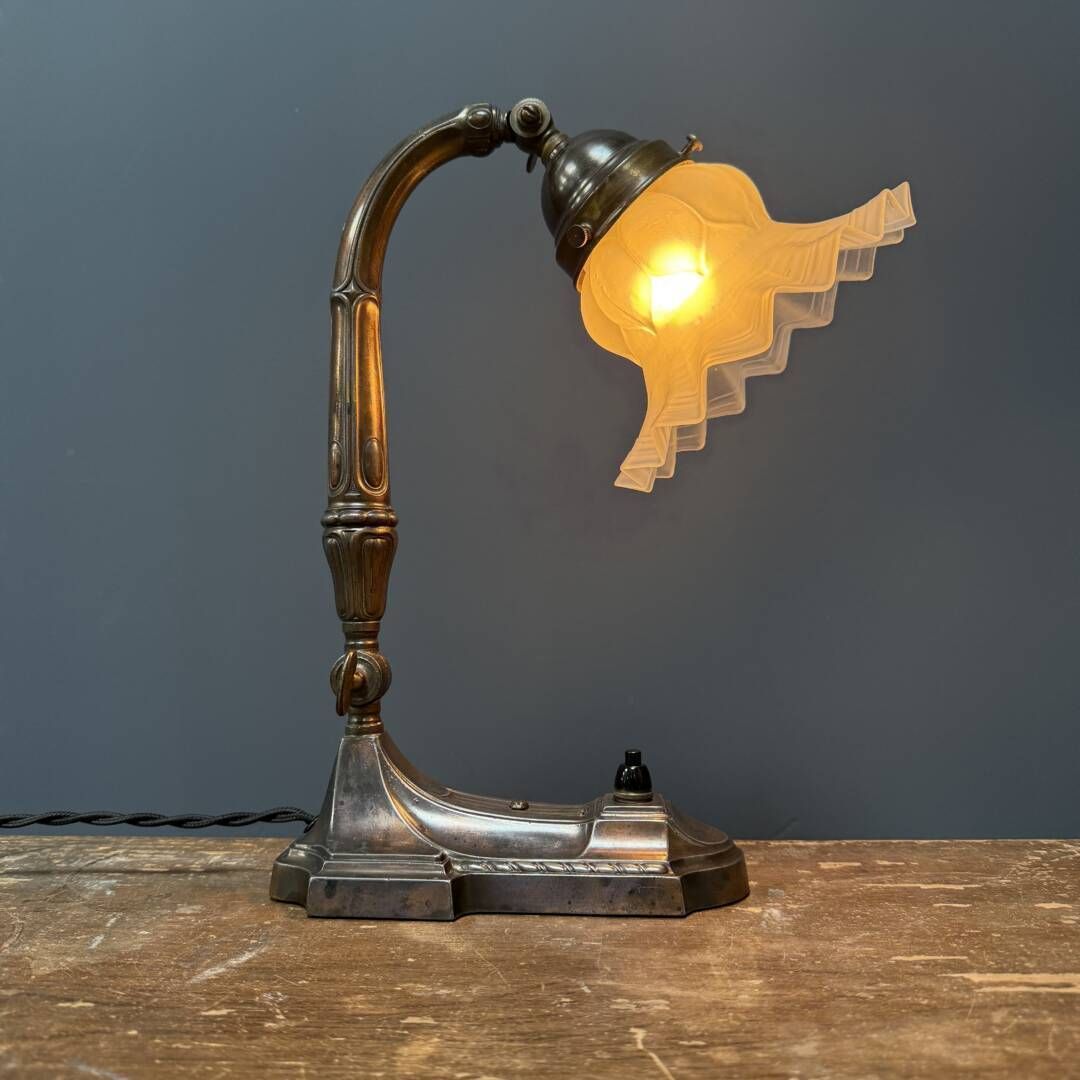 photo vintage Antique Art Nouveau Table Lamp With Frosted Glass Shade