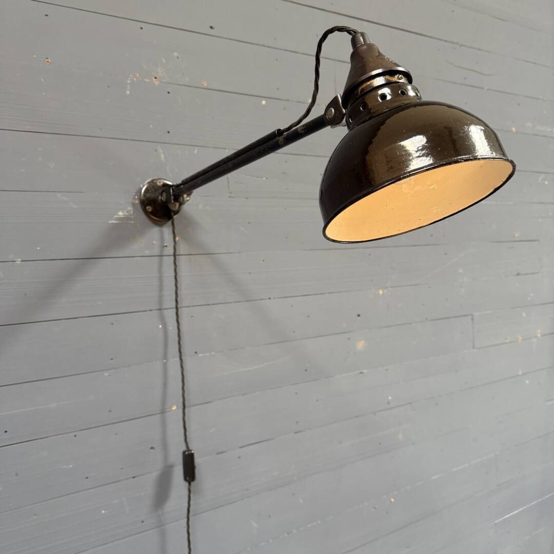 Vroeg Model Rademacher Wandlamp Met Grote Kap photo vinterior