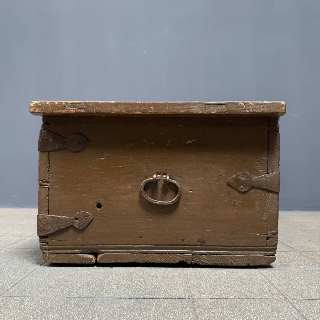 238.0 Antieke Geschilderde Houten Zweedse Kist photo